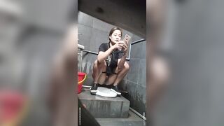 Đặt cam quay lén wc nữ trong trung tâm thương mại