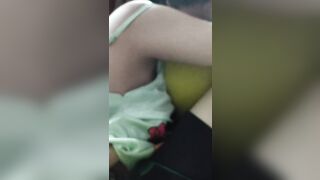 Chồng đi vắng vợ dâm ở nhà lén bú cặc em chồng sau lưng mẹ và con