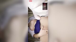 Em học sinh 2k9 mới có bạn trai liền call sex móc lồn cho bạn trai xem.