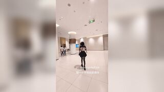 quả trứng rung điều khiển từ xa nhét vào lỗ rung điên cuồng đến mức chân mềm nhũn