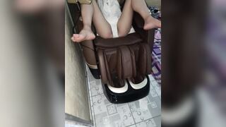 MẸ KẾ ĐANG NẰM MASSA THÌ NGỦ QUÊN, VÀO SỜ VÚ TÍ KAKA