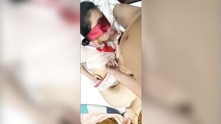 Kêu em họ cosplay bịt mắt tranh thủ nhét cu khi em không thấy