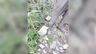 Con dâu nứng lồn cho ba chồng đụ ngoài vườn