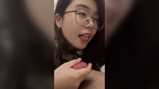 Em người yêu suốt ngày lè lưỡi đòi bú cặc, em dâm thì không ai dâm bằng em - phần 3