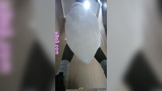 Camera giấu kín quay lén các e sinh viên tq chân dài đi đái trg nhà vệ sinh trường