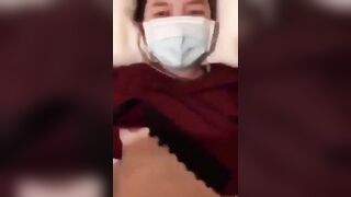 Cùng e b thân vào ks quay clip đc e bú cu móc lồn đụ e bắn nc đái vào sọt rác #2
