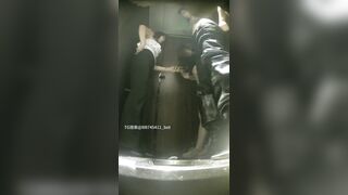 Quay lén, 3 gái xinh loli lồn rậm đi đái tập thể ở KTV