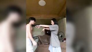 Chuẩn bị tư thế bế con em họ 2k9 lên đụ thật sướng cặc thì cha mẹ lại về.