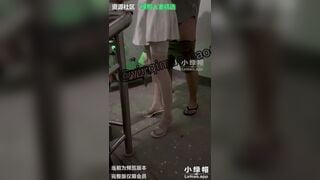 Vợ dâm lén lút show hàng public tại cầu thang bị ng lạ phát hiện nên cho hữu duyên #2