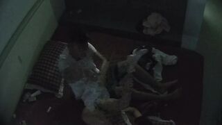 Nửa đêm dây sọi đèn ngắm lồn non của vợ địt nhau tê lồn