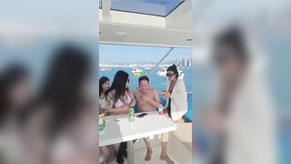 Cách những đại gia chơi gái