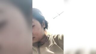 Thúy Lành trả kèo mang theo dưa leo trong lồn đi làm