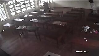 Hack camera thấy học sinh lớp 12 chịch nhau tại lớp P1