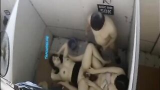 Chơi some với 2 em trong quán giác hơi