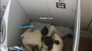 Chơi some với 2 em trong quán giác hơi