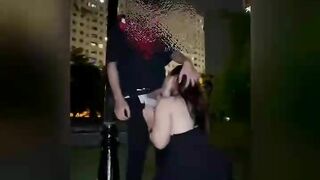 Vợ đi show public thì bị trai lạ hiếp