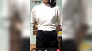 Call video chat sex vs bé rau non k9 mình dây nói k nghe nên chửi bắt ngậm quần lót