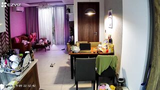 Vợ đi làm check cam thấy chồng thản nhiên gọi phò về nhà chơi la ré banh phòng