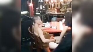 Rảnh rỗi sư thầy tự xem sex tự sục cặc rồi gọi cô bạn gái đã có chồng vào chùa đụ.