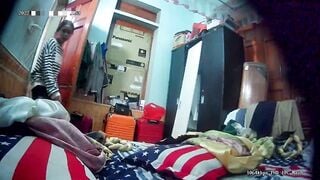 Cam kín quay lén phòng thay đồ mấy em teen xinh đi bê tráp cưới #1
