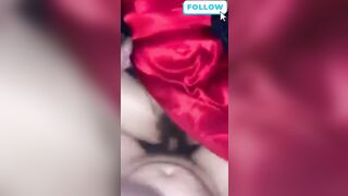 áo dài đỏ em không kịp cởi