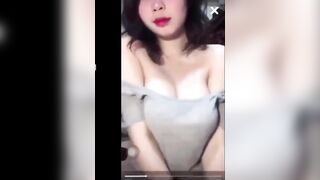 Được con bạn thân love 11 gửi video show vú để sục