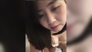 Chị gái xinh dâm vú to lồn múp thủ dâm khoe hàng trên live dâm đãng phần 1
