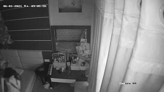 Hack cam nhà em biên tập viên xinh đẹp địt nhau với chồng cực sung