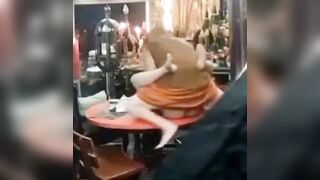 Sư thầy nứng cặc xem sex rồi sục cặc, đụ loạn luân em gái họ làm công quả ở chùa.
