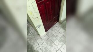Phát hiện dì út vừa xem sex vừa thủ dâm cháu họ cả gan xin dì đụ và được dì cho phép.