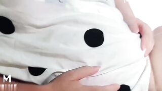 Cô gái có thân hình mũm mĩm bú cu và bị địt cực dâm