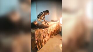 Đè đụ em gái quá massage