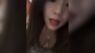 Gái xinh lộ ke vú to tròn nhìn là muốn nhét cu vào