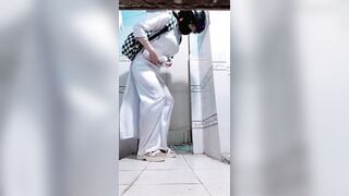 Em học sinh mắc đái mà đi ko kịp đành phải đái ra quần lộ quần sì líp thật kích thích