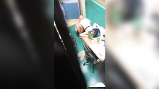 Quay lén thấy sếp đang địt nhau với thư ký ở trong kho