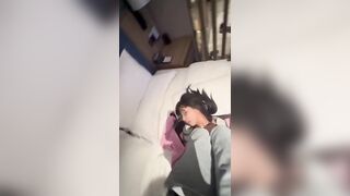 Chưa kịp cởi quần mà em rau hối anh chịch lẹ lên
