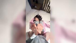 Chưa kịp cởi quần mà em rau hối anh chịch lẹ lên