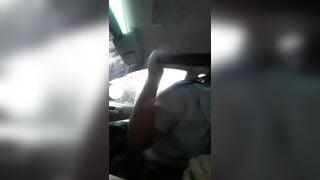 Em học sinh kính cận bú cu người yêu trên xe