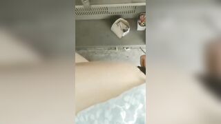 Đang đi làm thì nứng lồn em lột quần nhỏ luôn tại cơ quan