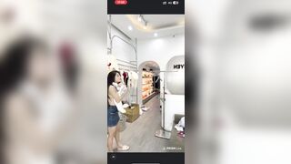 các em LIVESTREAM hàng như này nhiều người xem lắm - phần 2