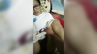 Thăm bạn thân bị ốm cho nó địt không bao tê cả lồn bắn tinh đầy mồm