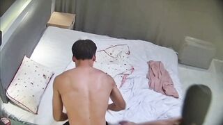 Soi cam thấy người yêu dân trai về phòng