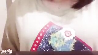 Vũ Khánh Linh khoe ngực căng đét 1