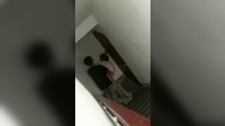 Bắt quả tang thằng bạn địt con ghệ ngay trước cửa trọ