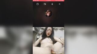 Em học sinh mới lớn call sex thủ dâm