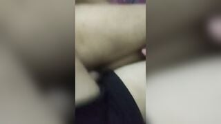 Dì út mãi mê bấm điện thoại bị thằng cháu họ 2k10 đụ từ phía sau.
