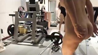 Mấy con đĩ tập gym dâm lắm, Gái Xinh khoả thân tập gym chảy dâm thủy lên tạ nứng vcl
