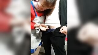 Thím út đang nấu nướng tại bếp thằng cháu họ nứng cặc lao vào xin thím đụ cực đả.