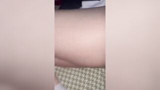 Em học sinh 2k9 uống bia say cùng đám bạn bị thằng bạn trai cơ hội đi trộm ở nhà nghỉ