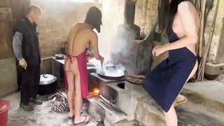 Bắt em họ và vợ cởi truồng xuống nấu bếp phụ bác họ